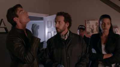 Let me see your,
um, uh, uh...flashlight. - Carter