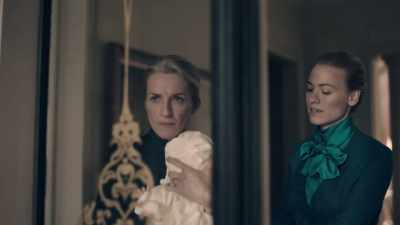 Let me show you how.
I can take her. - The Handmaid's Tale
