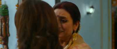 Let me talk to him just once.
- No Aarti, not now. - Shaadi Mein Zaroor Aana