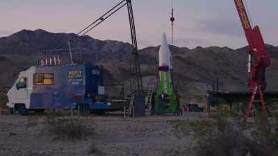 Let the crane do the work. Let's go.
Get ready. It's going to happen now. - Rocketman