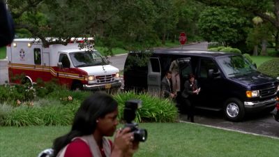 Let them set up. We want pictures. - The West Wing