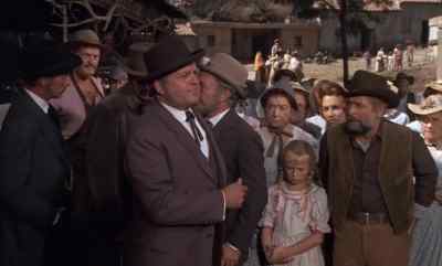 Let me through.
Let me through, please. - Invitation to a Gunfighter