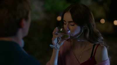 Let me try again. - Emily in Paris