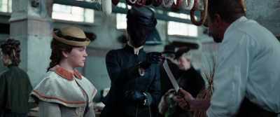 -Let me try.
-Of course, Madam. - Corsage