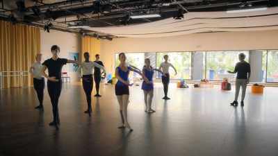 Let us all remember
we're here to show Gabrielle
and her dancers - Find Me in Paris