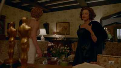 Let me visit the powder room - FEUD
