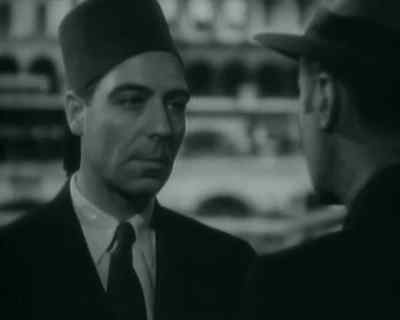 Let me wait here until it leaves. - Algiers