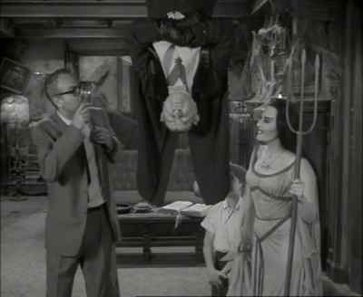 Let me wake him up. - The Munsters