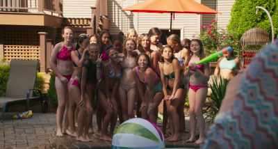 Let's all get in together.
Great. Okay. - Eighth Grade