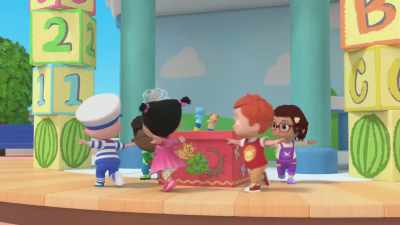 Let's all sing "Pop Goes the Weasel!" - CoComelon Lane
