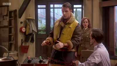 Let's begin. - The Goes Wrong Show