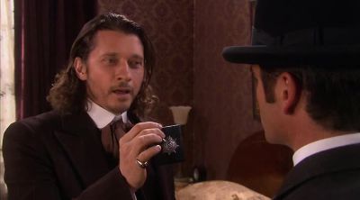 Let's do English, please. - Murdoch Mysteries