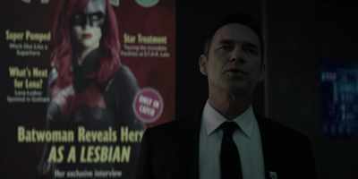 Let's find this blood-guzzling serial
killer before Batwoman does. - Batwoman