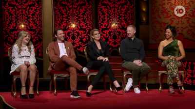 Let's find out which this one
is. It's Julia Morris! - Taskmaster