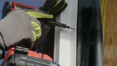 Let's finish this window, so we
can go and check on the bathroom. - Help! I Wrecked My House