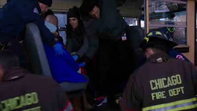 - Let's get 'em out.
- Okay, easy, guys. - Chicago Med