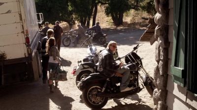 Let's get you inside. - Sons of Anarchy