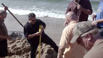 Let's get as many shovels as we
can and build a berm right here - The Curse of Civil War Gold