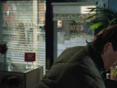 - Let's get out of here.
- Come on. - Lois & Clark: The New Adventures of Superman