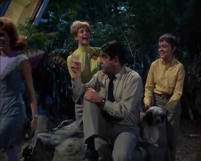 Let's get out of here fast.
No! Stop it! Stop it!
It's getting away! - Land of the Giants