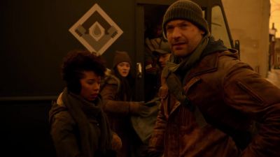 - Let's get out of here.
- One second. - The Strain