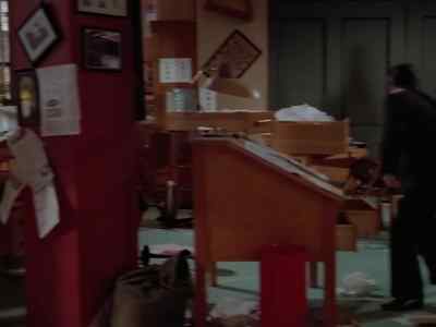 Let's get out of here. - Lois & Clark: The New Adventures of Superman