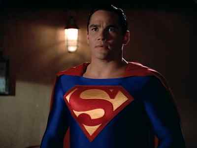 Let's get you out of here. - Lois & Clark: The New Adventures of Superman