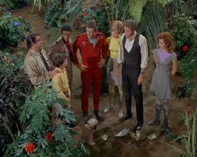 Let's get out the first
chance they give us.
The door's open. - Land of the Giants
