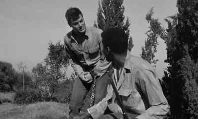 - Let's get outta here !
- Wait a minute. - The Defiant Ones