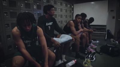 Let's get your stuff here. Let's get out. - Last Chance U: Basketball