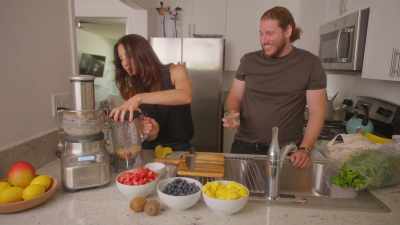 Let's give this juice a try. - What Am I Eating? With Zooey Deschanel