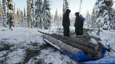 Let's go ahead and
get this strapped down - Life Below Zero: First Alaskans