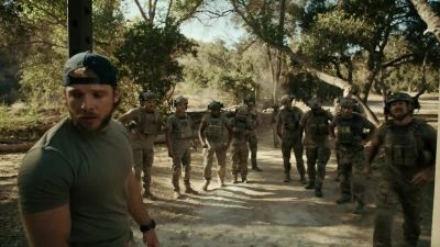 Let's go.
Come on. Let's go. - SEAL Team