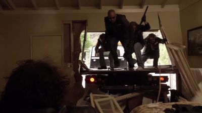 - Let's go!
- Don't move! - Sons of Anarchy