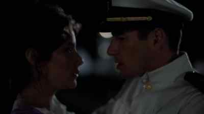 - Let's go down to the beach.
- That sounds good. - An Officer and a Gentleman