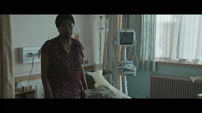 Let's go. Everybody, on the move.
Downstairs. Let's... - Five Days at Memorial