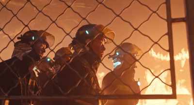 - Let's go in.
- Come on. - The Bravest
