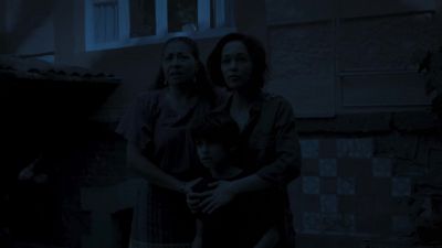Let's go inside. - La Llorona