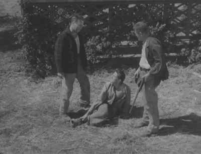 - Let's go, let's go, let's go.
- It's his foot. - They Live by Night
