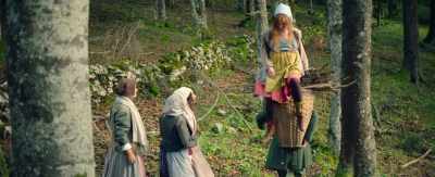 Let's go little donkey, move it. - The Little Witch