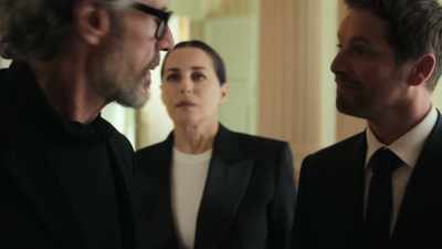 - Let's go, now.
- [she stammers] - La Maison