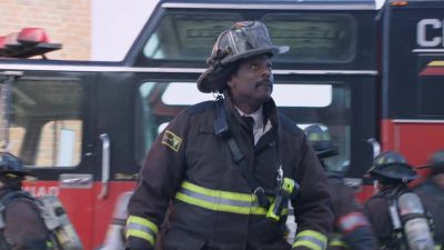 Let's go round back! - Chicago Fire
