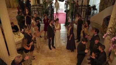 Let's greet our newlyweds with applause. - Riviera