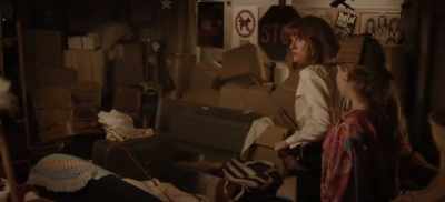 - Let's just put them back.
- Jeez, Mum, relax. It's just a gun. - Frayed