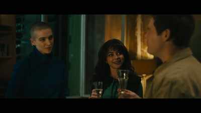 Let's just sit on it, - Pitch Perfect: Bumper in Berlin