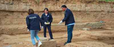 Let's measure
the length and the width. - Mysteries of the Terracotta Warriors