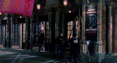 -Let's move this ladder now.
-What's that? - Phantom of the Paradise