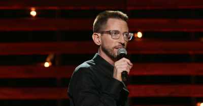 Let's play a game called
"Sounds Racist, Isn't Racist." Ready? - Neal Brennan: 3 Mics