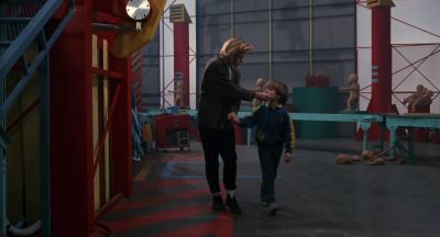 - Let's see. Are you okay?
- Yeah. - Child's Play 2