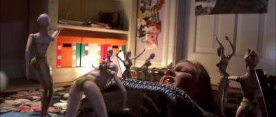 Let's see if her head comes off - Small Soldiers